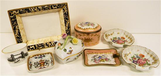 Assorted porcelain pieces including