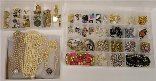 Vintage and costume jewelry including: