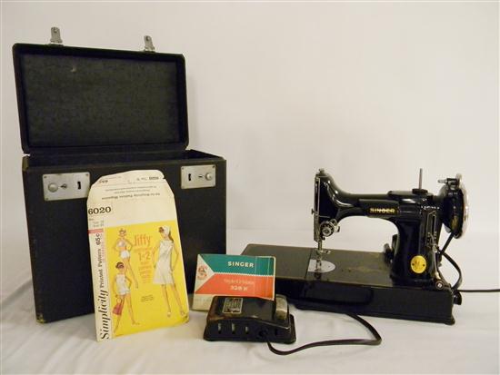 Singer Featherweight 221 sewing
