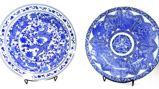 Two 20th century Chinese blue and 120d3f