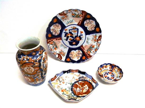 Four pieces of Japanese Imari porcelain 120da5