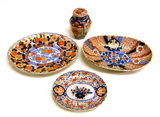 Four pieces of Japanese Imari porcelain 120e64