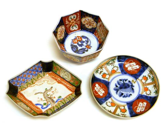 Three pieces of Japanese Imari 120e7a