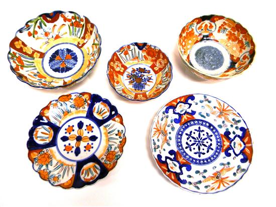 Five pieces of Japanese porcelain 120e91