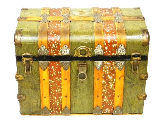 Steamer trunk with speckled and grained
