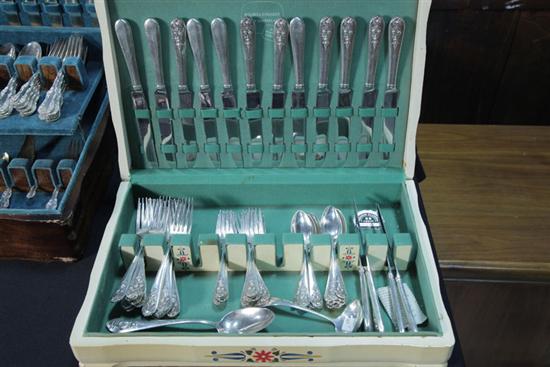 SET OF STERLING SILVER FLATWARE.