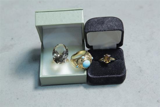 THREE GOLD RINGS One with large 123a65