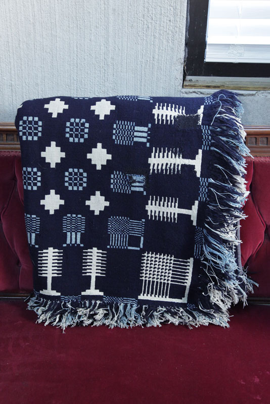 BLUE AND WHITE OVERSHOT COVERLET 123afe