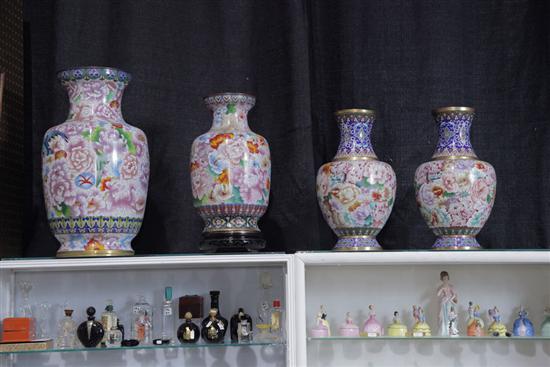 FOUR CLOISONNE VASES. Similar pink chrysanthemum