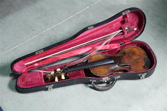 CHILDS VIOLIN. 3/4 size  19th century.