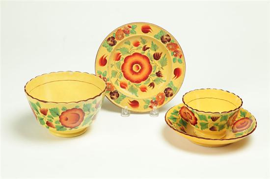 THREE PIECES OF CANARY WARE England 122989