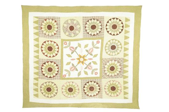 PIECED AND APPLIQUED QUILT American 122a3d