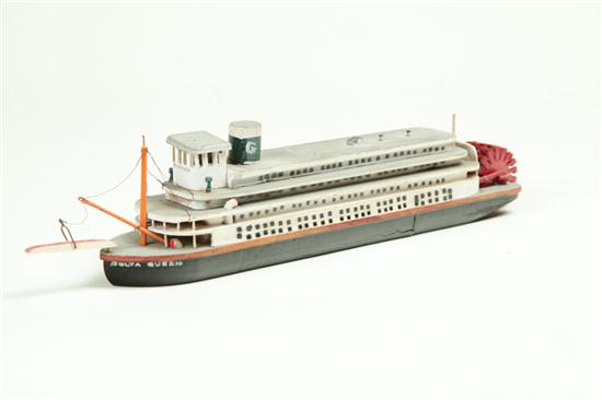 MODEL OF THE STEAMBOAT DELTA QUEEN  122a8e
