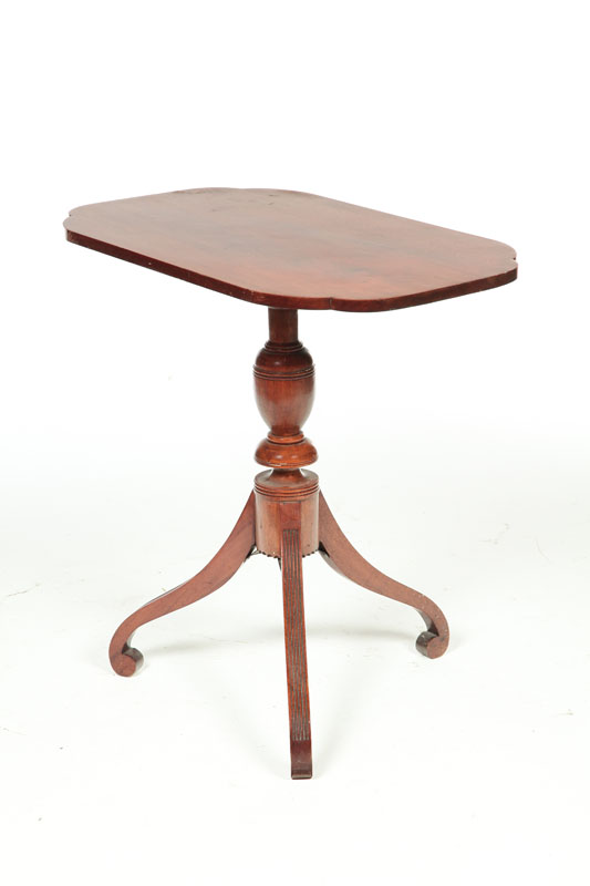SHERATON TILT TOP TABLE Attributed 122c29