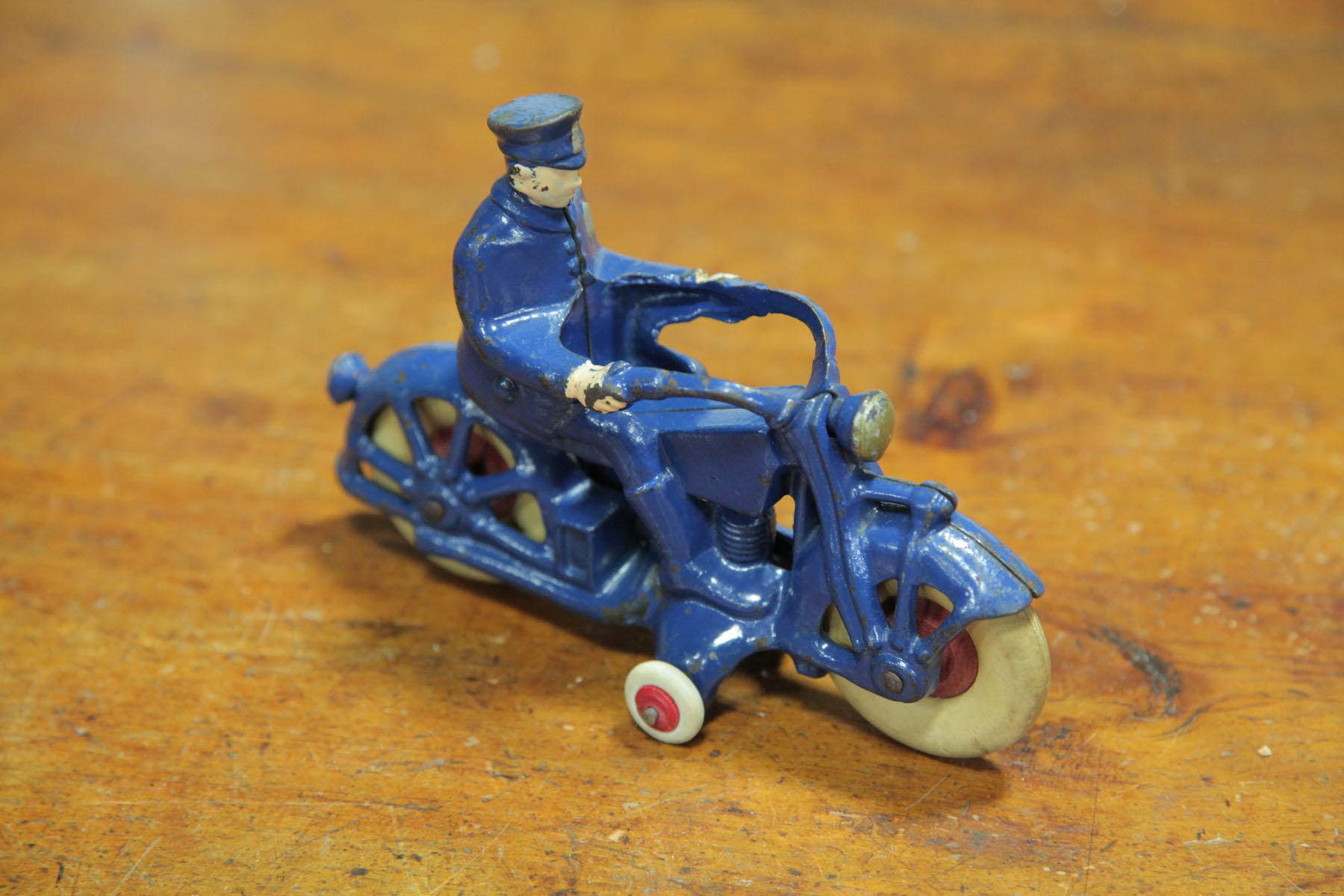 CAST IRON POLICE MOUNTED MOTORCYCLE  122d08