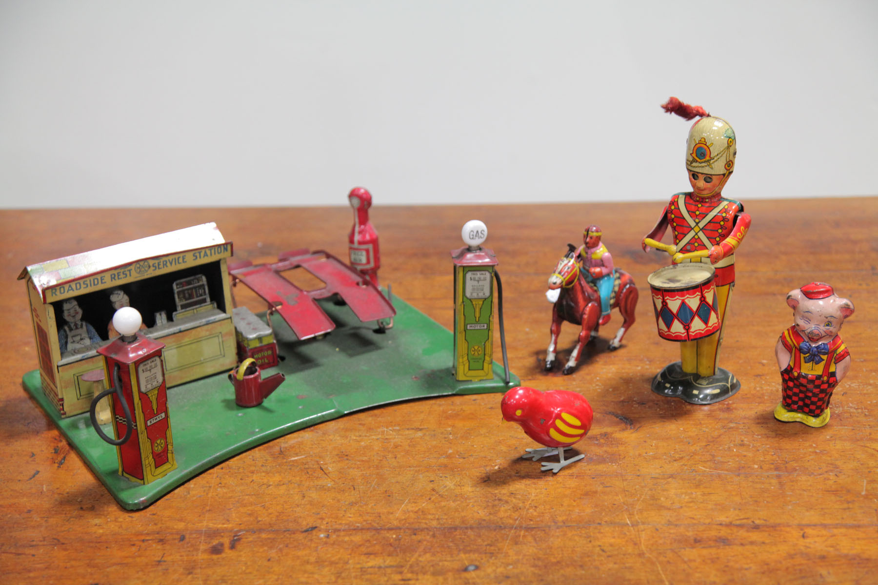 FIVE VARIOUS TIN TOYS.  American