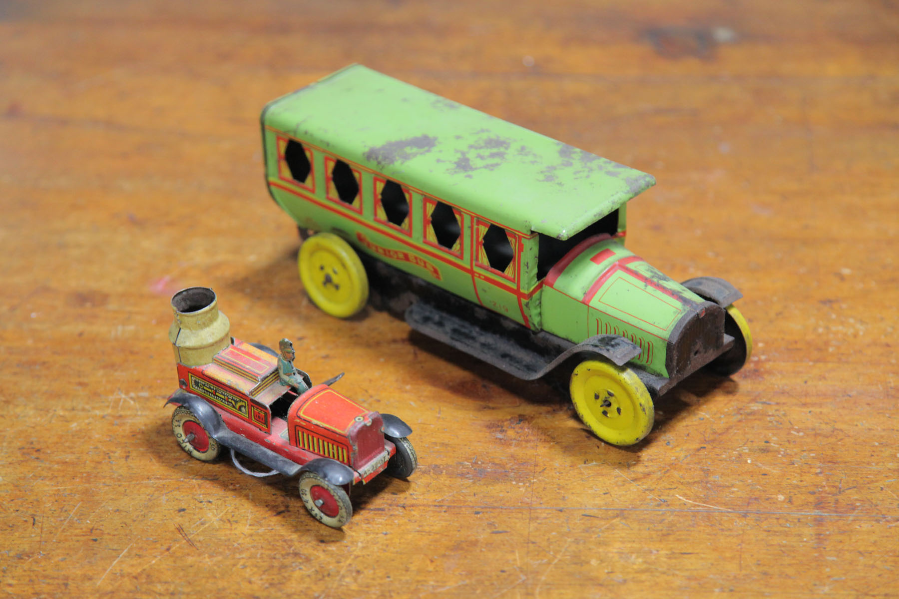 TIN WIND-UP AND TIN PULL TOY. 