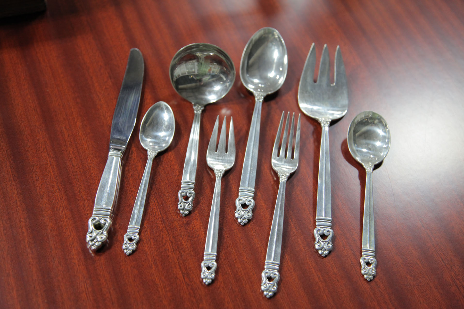 SET OF INTERNATIONAL STERLING SILVER 122d91