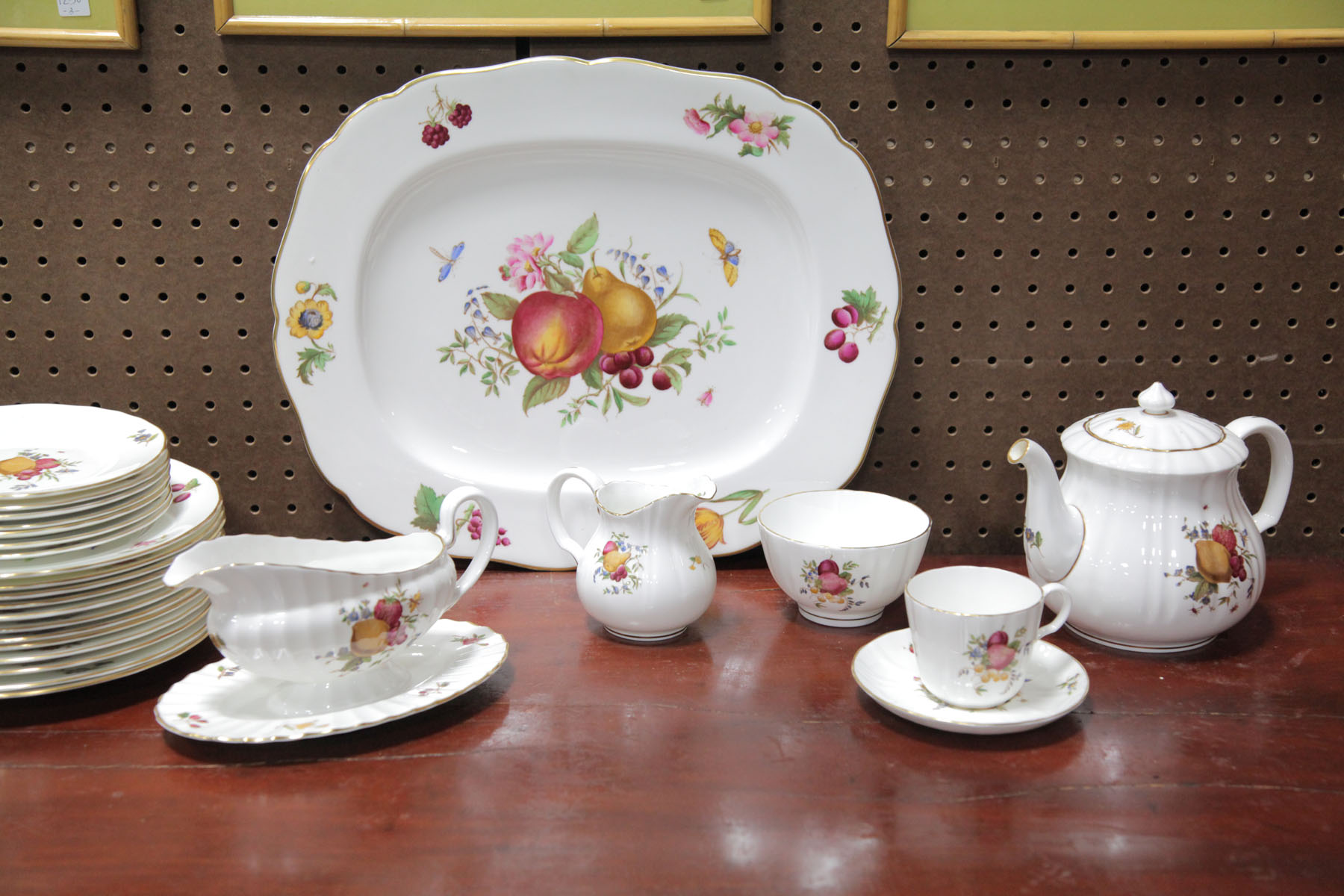 REPRODUCTION SET OF ROYAL WORCESTER 122db7
