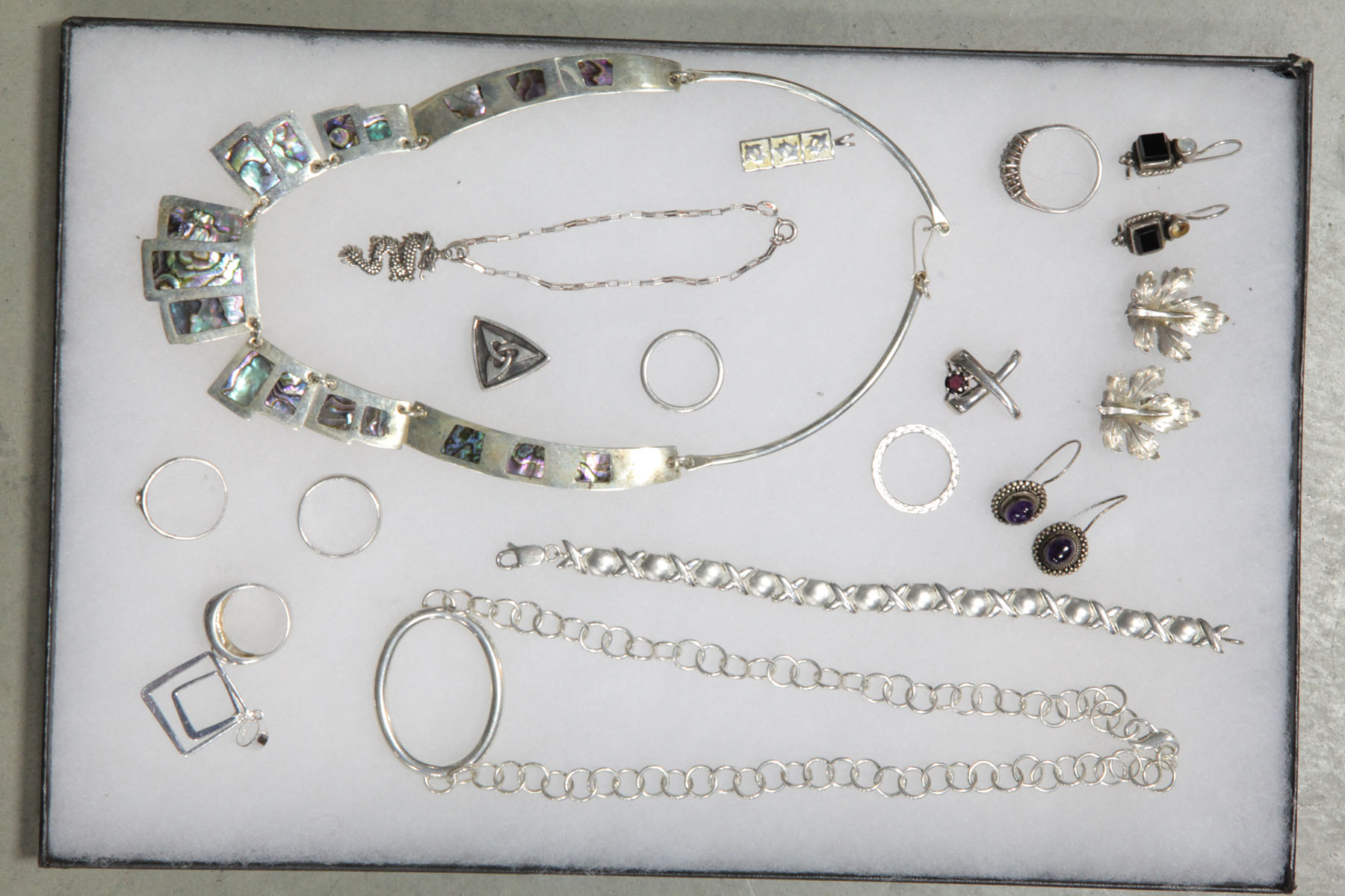 SEVENTEEN PIECES OF STERLING JEWELRY  122e0f