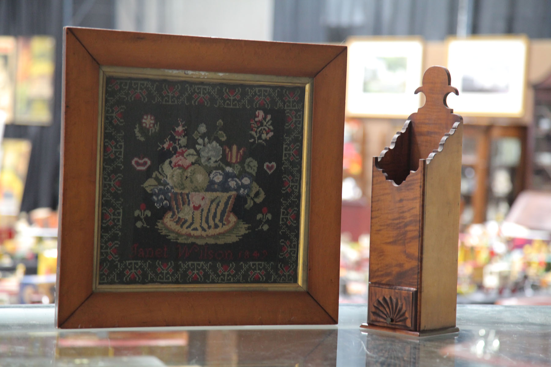 PIPE BOX AND VICTORIAN NEEDLEPOINT  122e50