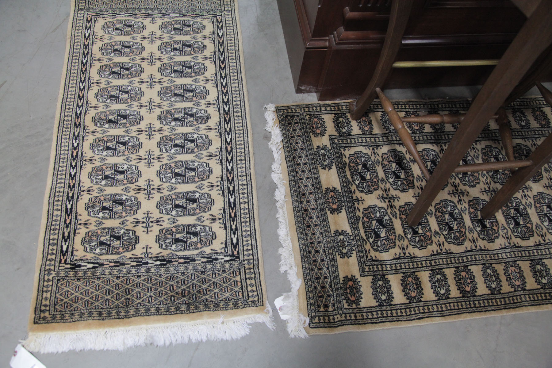 TWO ORIENTAL STYLE RUGS American 122e6f