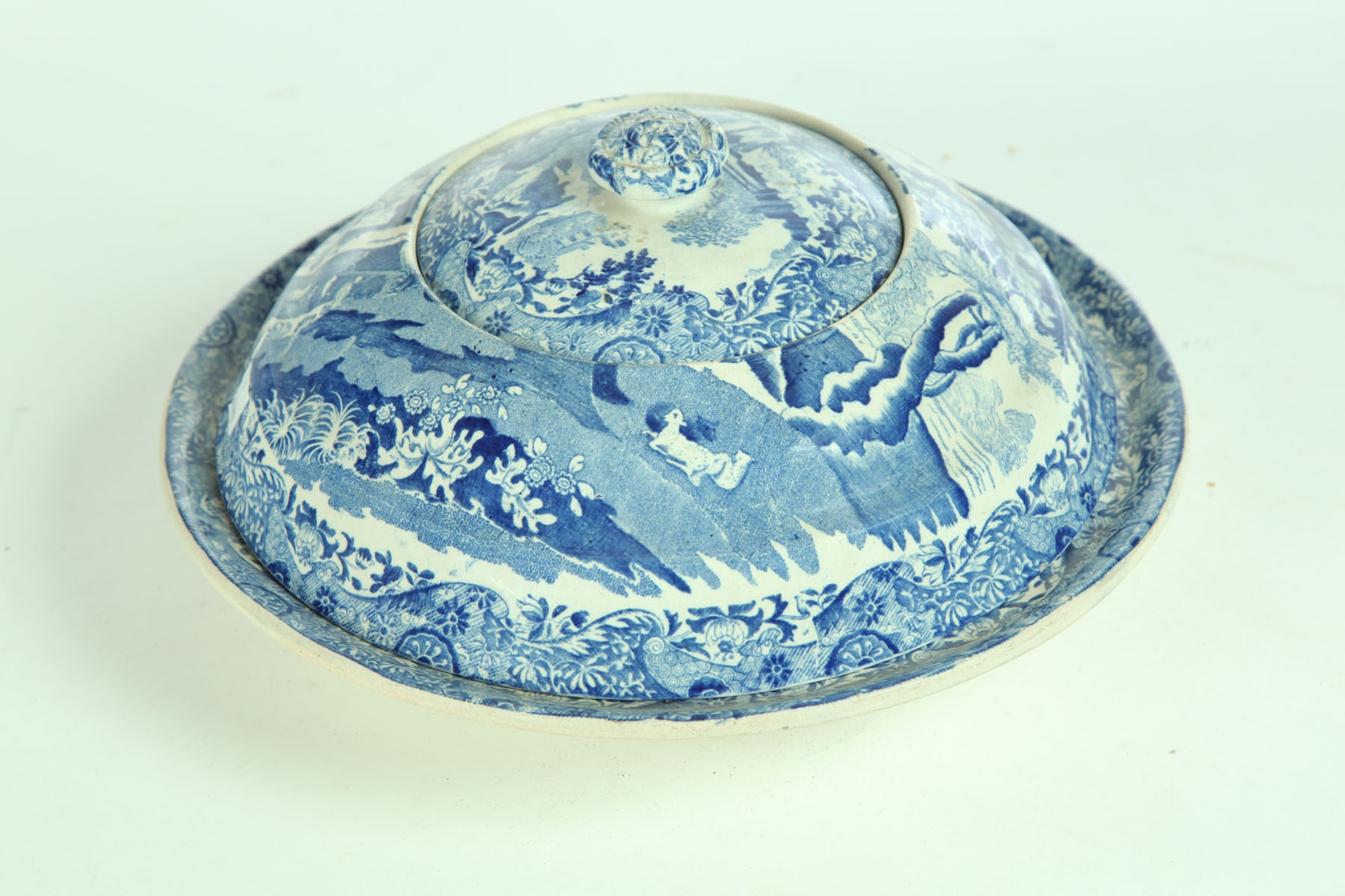 COVERED VEGETABLE DISH.  England  1st