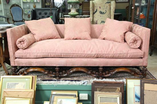 SOFA Pink upholstery with a carved 122f20