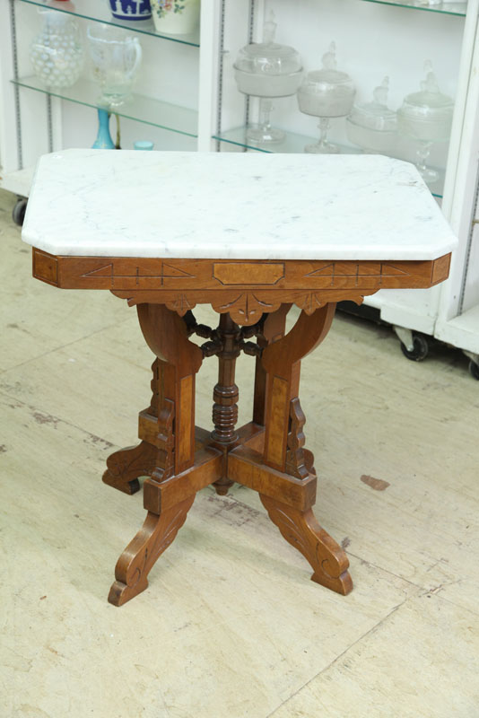 VICTORIAN MARBLE TOP STAND White 122f5d