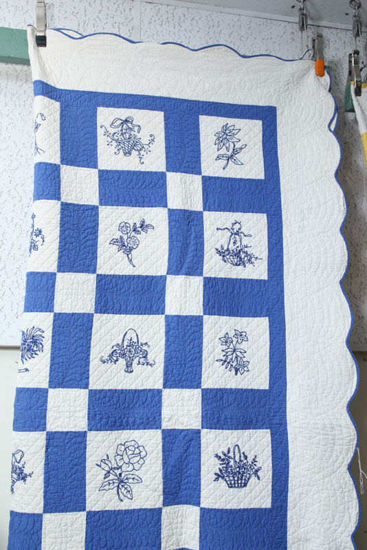 PIECED AND EMBROIDERED QUILT White 122ffb