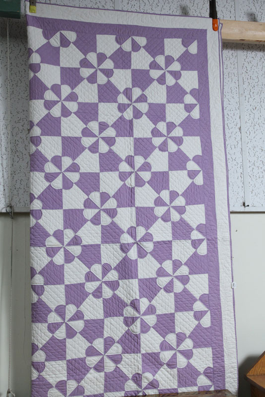 PIECED QUILT. Hearts and Gizzards pattern