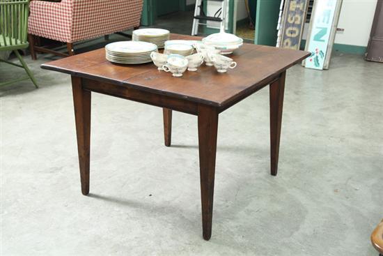 REPRODUCTION FARM TABLE. Square top