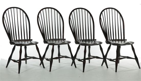 FOUR BOWBACK WINDSOR SIDE CHAIRS.