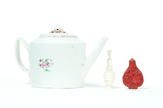 EXPORT TEAPOT AND TWO SNUFFS.  China