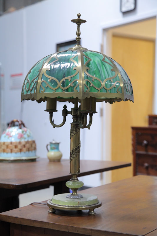 TABLE LAMP. Stepped brass and green