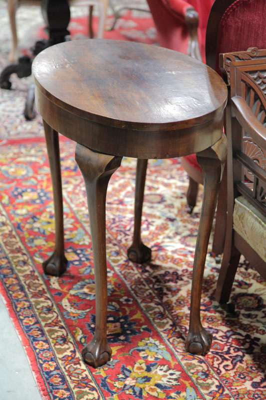 SIDE TABLE. Mahogany  oval table with