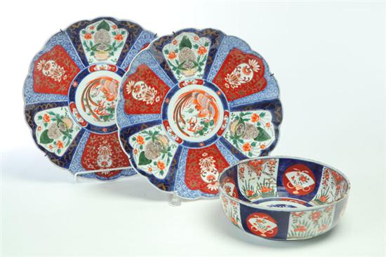 THREE PIECES OF IMARI.  Japan 