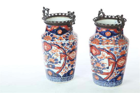 PAIR OF IMARI VASES Japan early 12362b