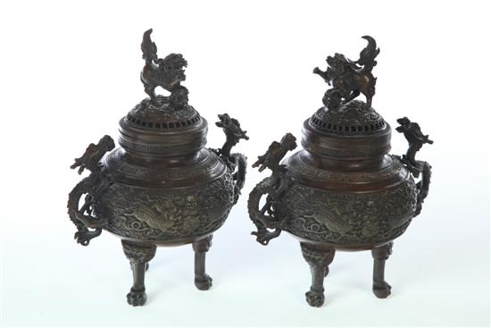 PAIR OF BRONZE CENSERS China 12362d