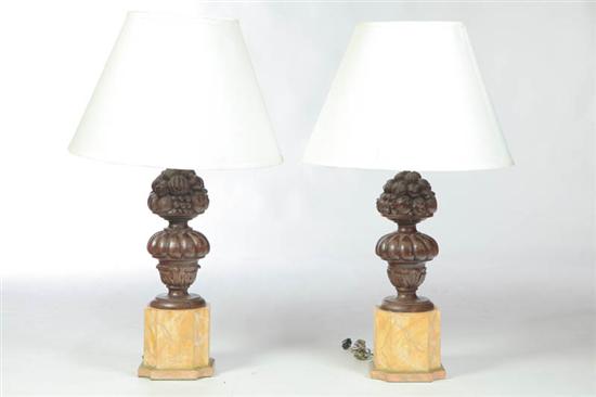 PAIR OF TABLE LAMPS American 123675