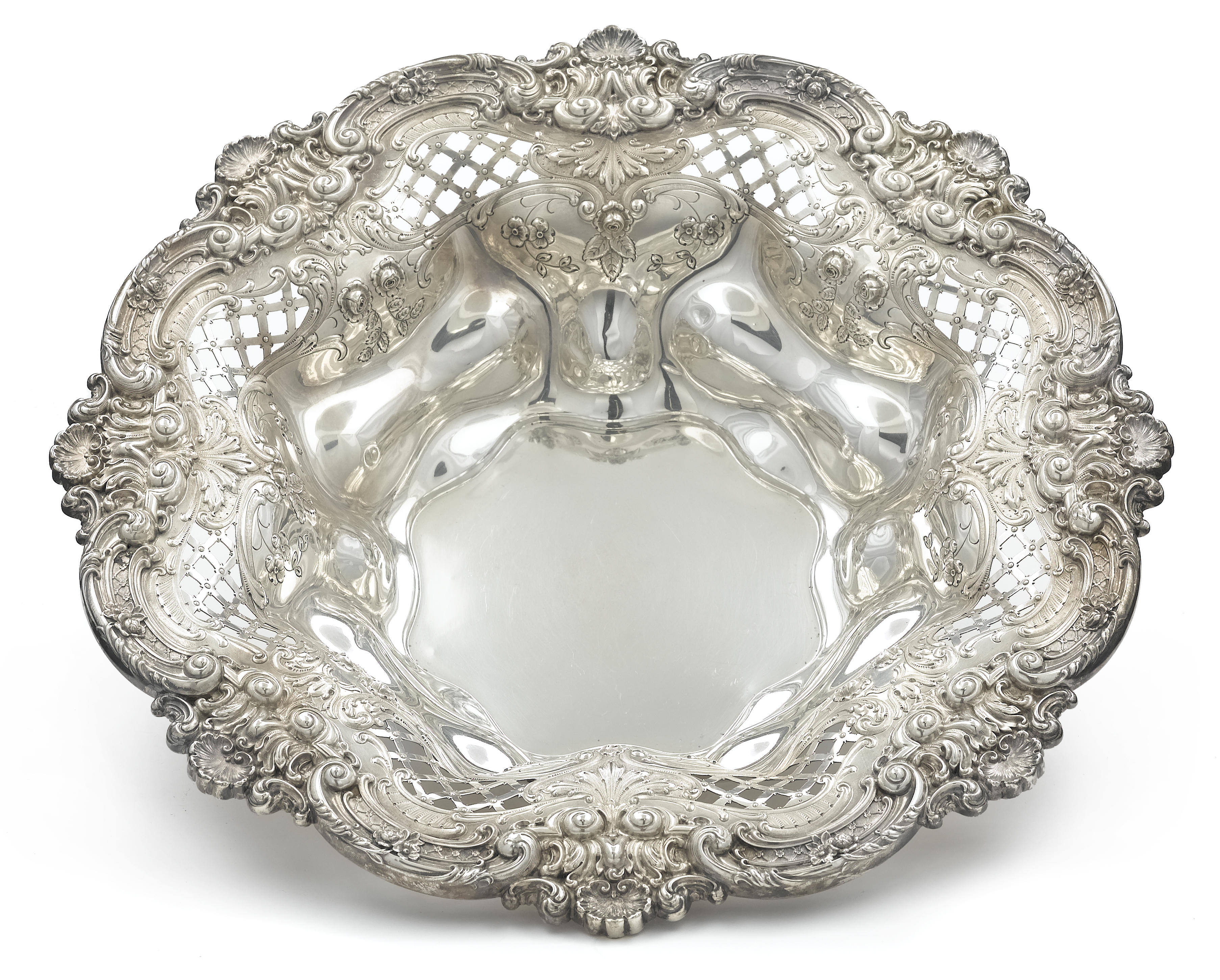 A sterling centerpiece bowl with 129111