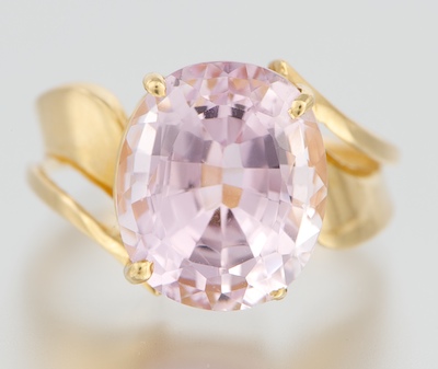 A Ladies Kunzite Ring 14k yellow 13245c