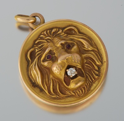 A Ladies' Lion Design Locket Pendant
