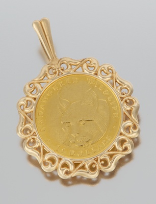 A Ladies' Pendant With Cook Islands