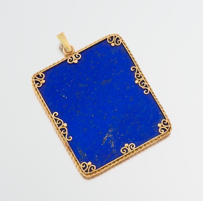 A Lapis Lazuli Pendant in Gold 1324af