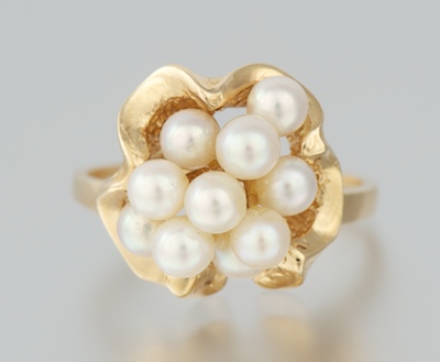 A Ladies' Pearl Cluster Ring 14k