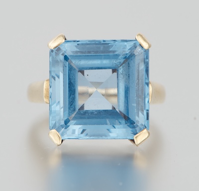 A Ladies' Vintage Blue Topaz Ring