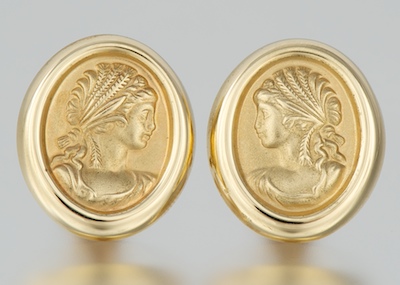 A Pair of Ladies Gold Cameo Earrings 1324ff