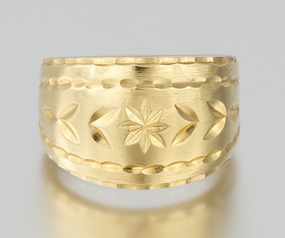 A Ladies' 14k Gold Ring 14k yellow