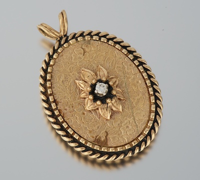 A Ladies' Gold Memento Locket 10k